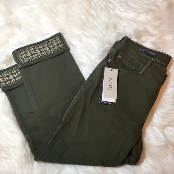 NYDJ Pants - NYDJ Dayla wide cuff Capri sz 8 NWT ❤️